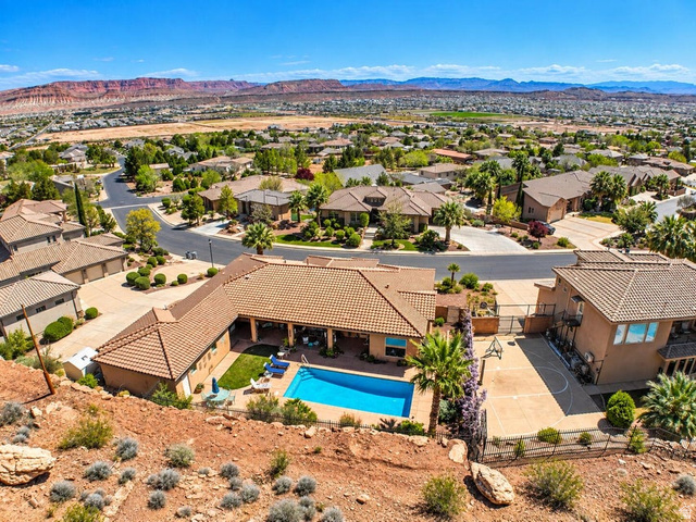 2317 E Greystone Dr — photo