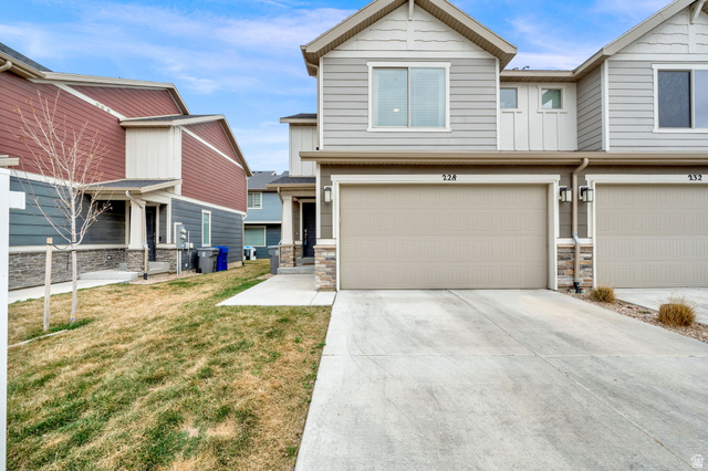 228 E Hummingbird Ct — photo