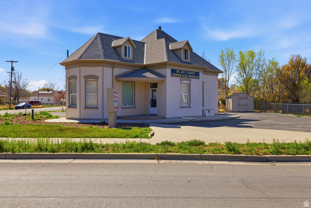 201 W Main St — photo