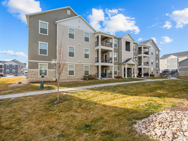1812 W Terra Vista Ln #202 — photo