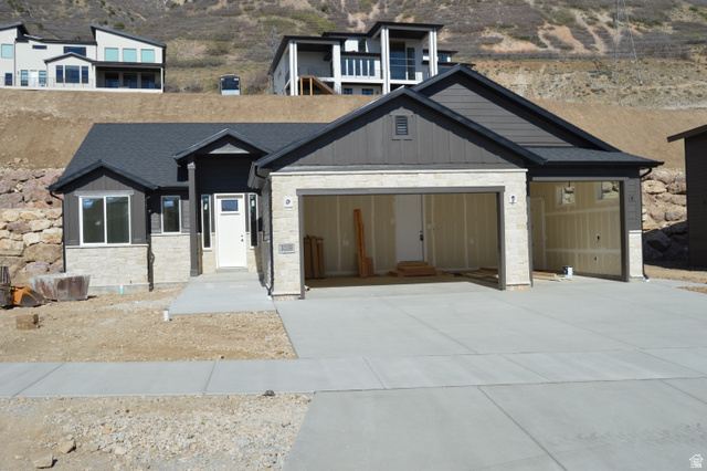 3038 N Mountain Rd #215 — photo