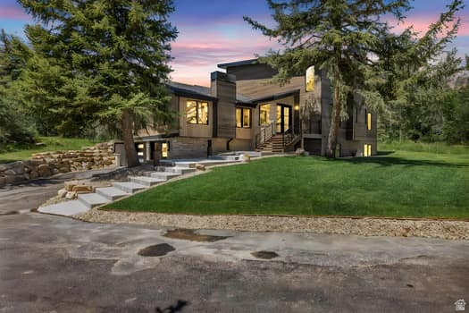 7775 N Pinebrook Rd — photo