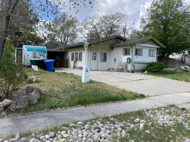 3951 W Gentry Ln — photo