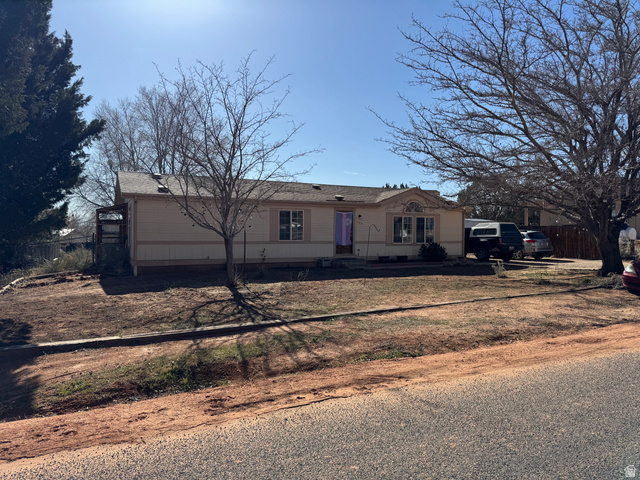 445 W Vance Dr — photo