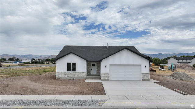 174 N 400 W — photo