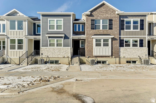 2019 N 3930 W — photo
