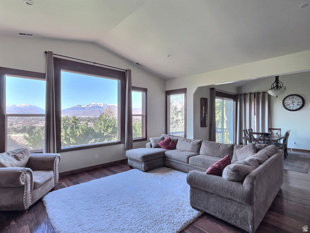 642 Ridge Dr — photo