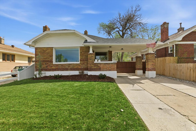 2830 Fowler Ave — photo