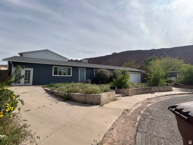 450 Minor Ct — photo