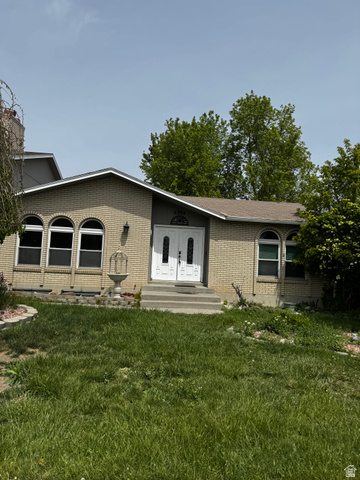 2284 W Zions Dr — photo