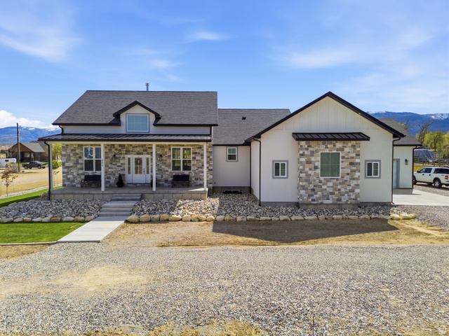 886 N 300 E — photo