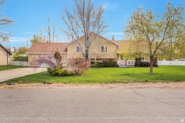 950 W Wild Rose Dr — photo