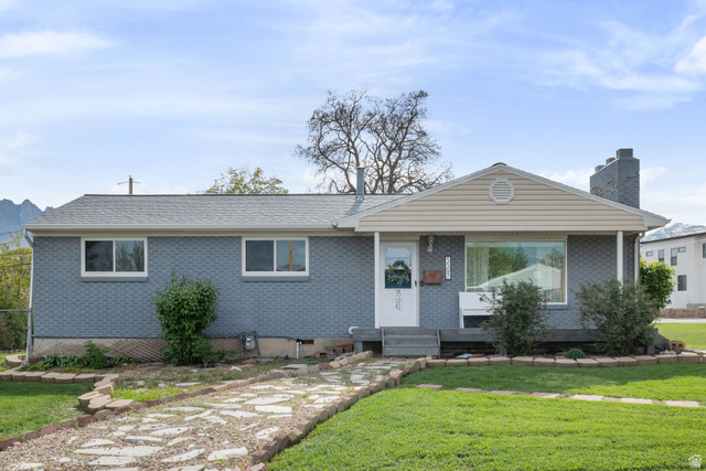 5597 S Hillside Dr — photo