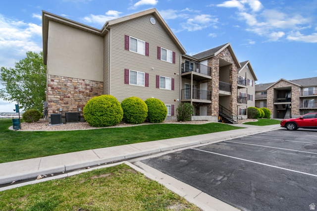 37 W Ridge Rd, Saratoga Springs, UT 84045