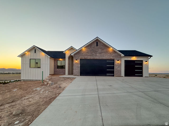 3256 W Kingsbury Dr — photo
