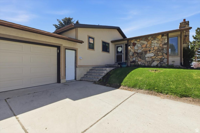 222 E Valley Dr — photo