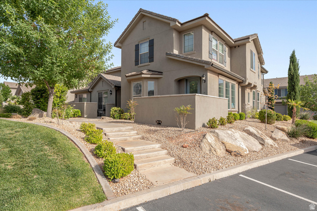 1899 E Fiesta Ln — photo
