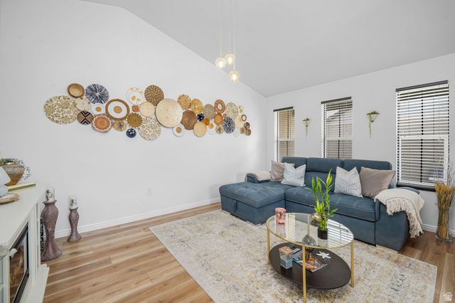 1022 W Allington Dr — photo