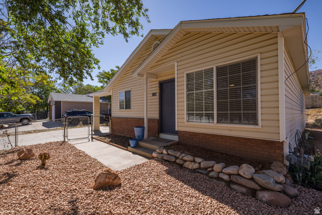 1108 E Holyoak Ln — photo
