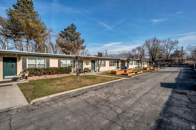 850 N Redwood Rd #1-4 — photo