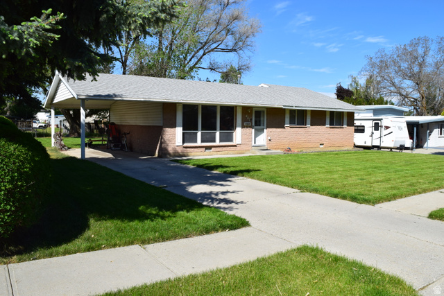 467 Holiday Dr — photo