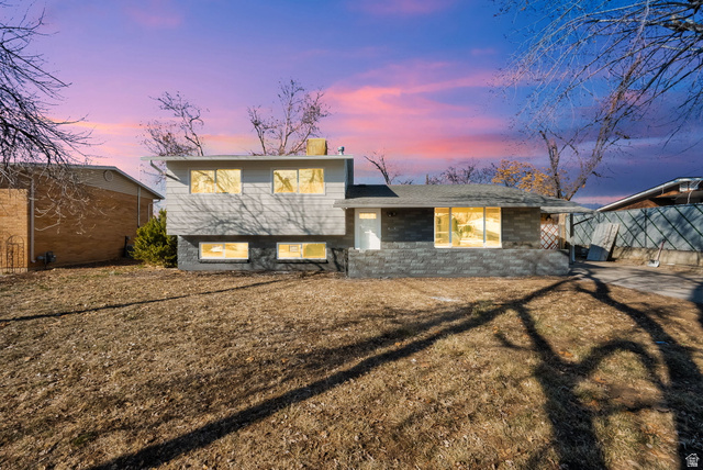 2054 W Mark St — photo
