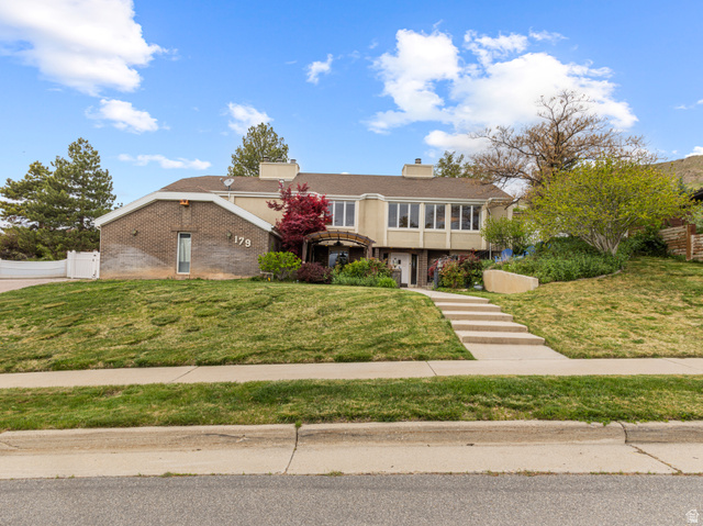 179 E Dorchester Dr — photo