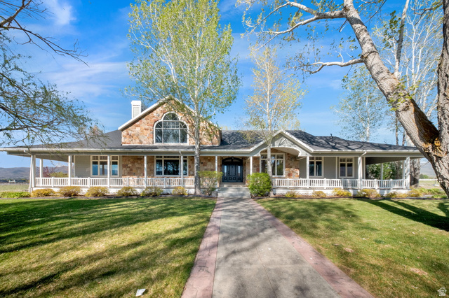 1910 E Creekside Ct — photo