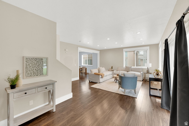 352 Bayside Dr — photo