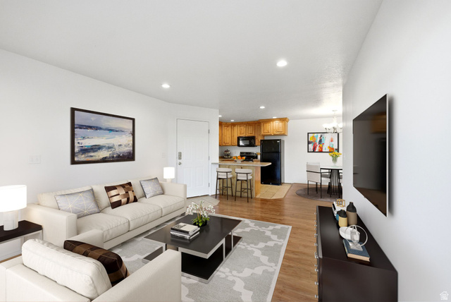 595 S Main St #10 — photo