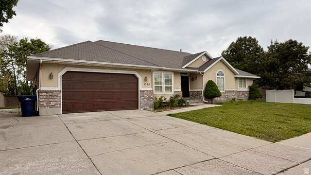 1528 E Buttercup Dr — photo