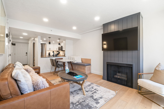 2000 Prospector Ave #206 — photo