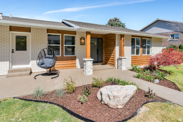 3813 N Foothill Dr — photo