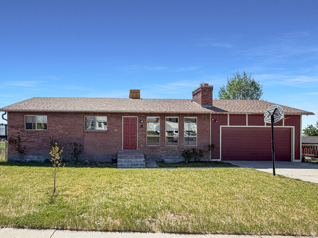 950 N Valley Dr — photo