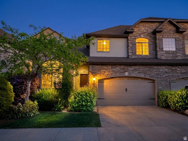 318 E Nechatel Dr — photo