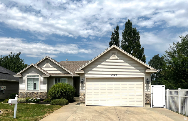 1606 W Seneca Dr — photo