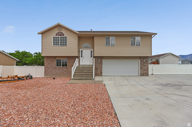702 W McKellar St — photo