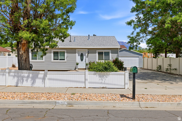 934 N 400 E — photo
