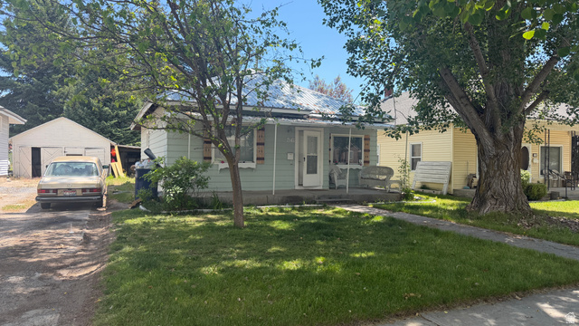 56 N 200 E — photo