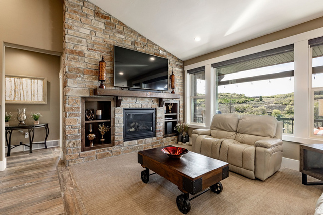 1754 E Longview Dr — photo