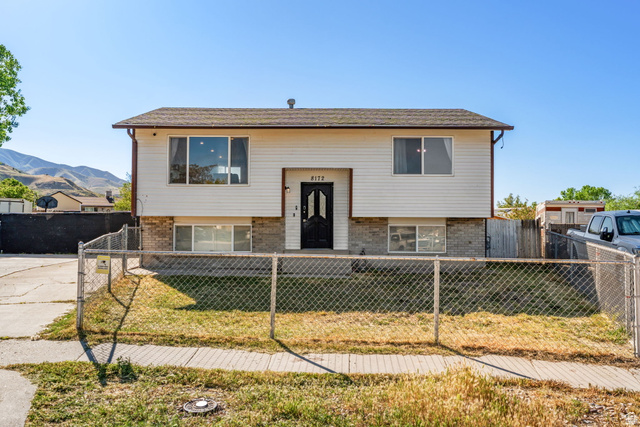 8172 W Bowler Cir — photo