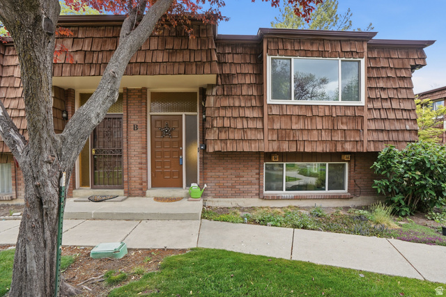 723 E 3720 #B6 — photo