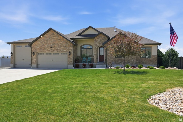 1318 E Abigail Ln — photo
