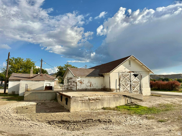 823 N 750 W — photo