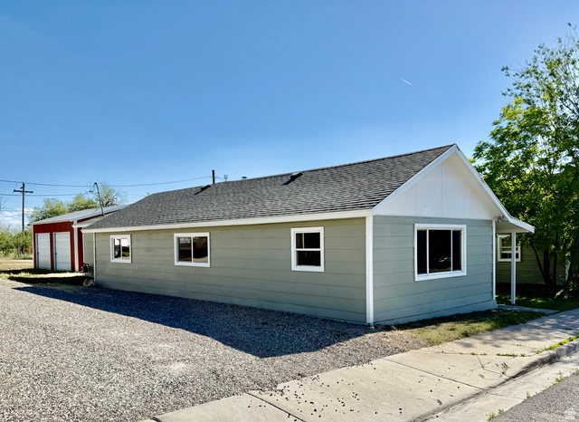 255 W Main St — photo