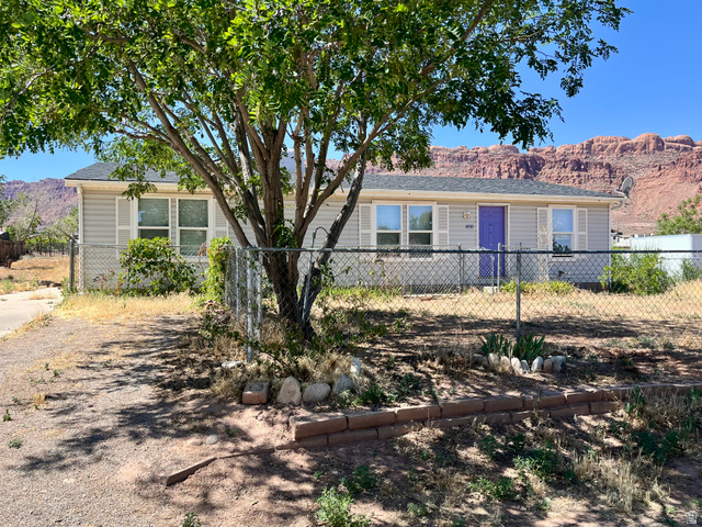 1430 E Huntcreek Dr — photo