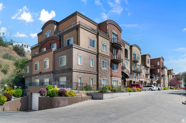 5198 N University Ave #401 — photo