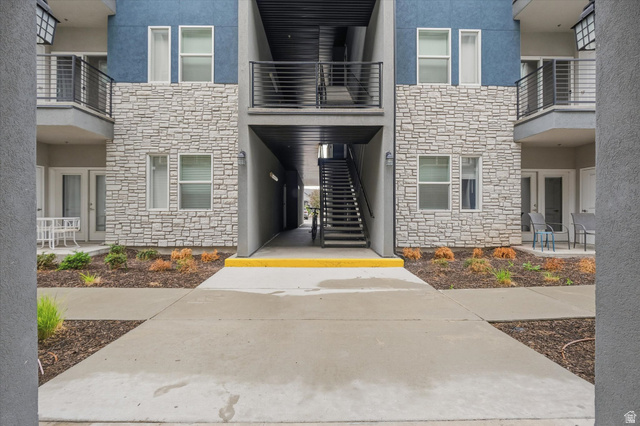 475 W 60 S #L202 — photo