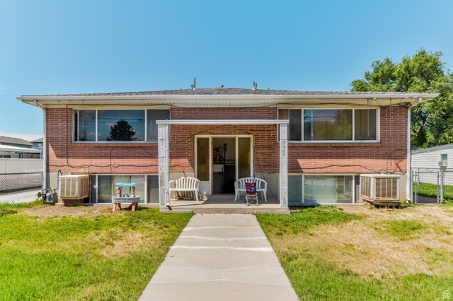 772 W Lennox St — photo