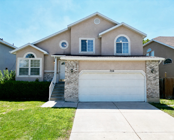 742 E Rowley Dr — photo